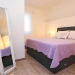 Apartman Lovely In Stobrec With Wifi