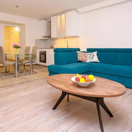 Amazing In Stobrec With Wifi