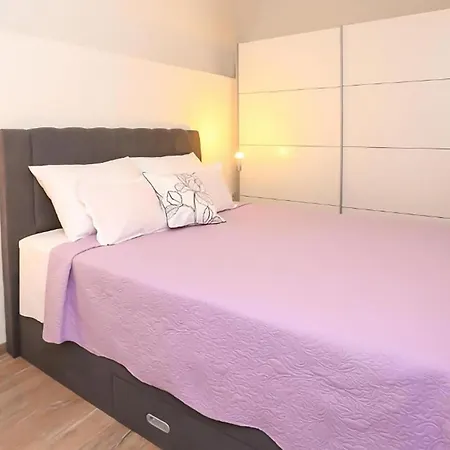 Apartment Amazing In Stobrec With Wifi Split