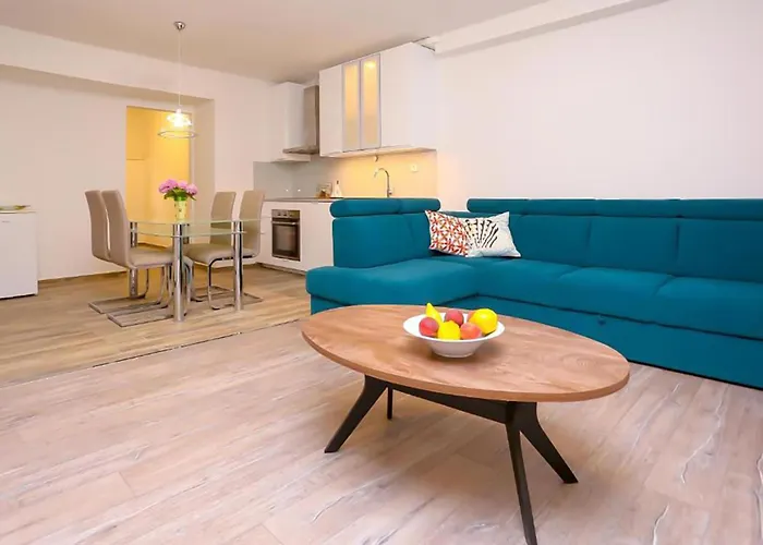 Amazing In Stobrec With Wifi