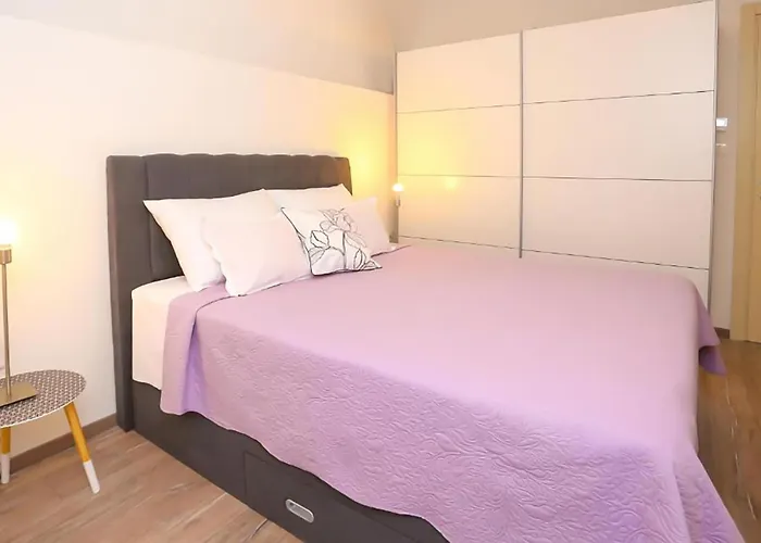 Apartment Amazing In Stobrec With Wifi Split