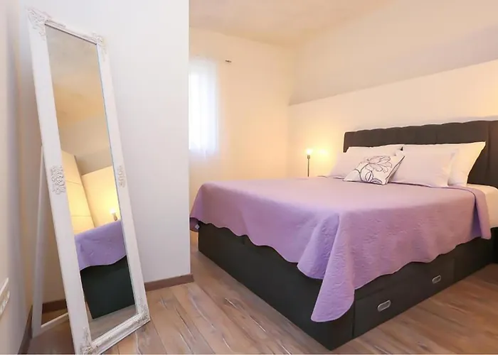 Apartment Amazing In Stobrec With Wifi